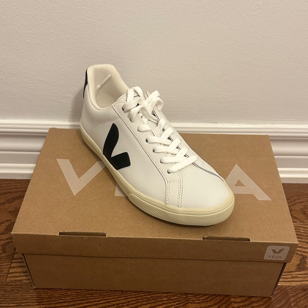 Veja Men's White and Black Sneakers
